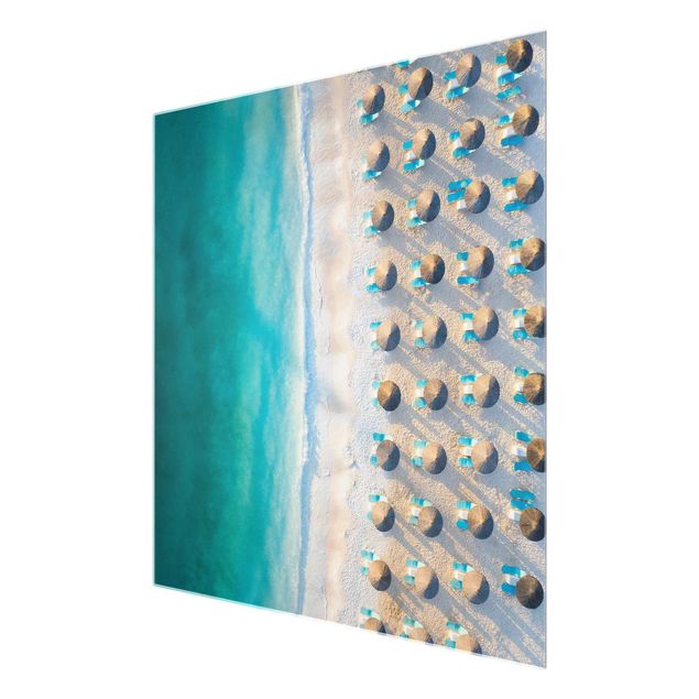 Obrazy do salonu Biała piaszczysta plaża z parasolami słomkowymi