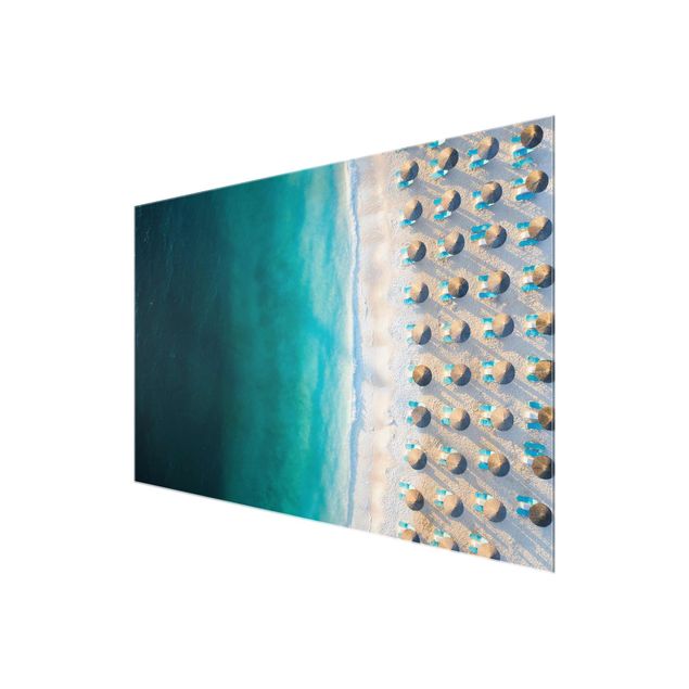 Obrazy do salonu Biała piaszczysta plaża z parasolami słomkowymi