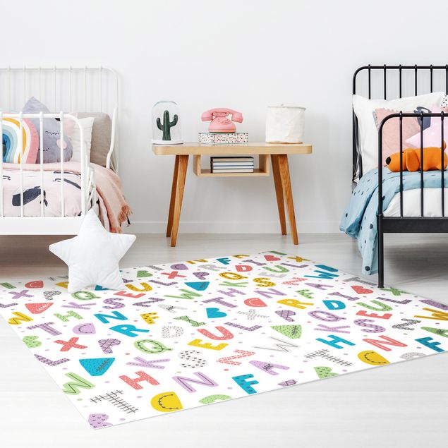 Pokój niemowlęcy Alfabet z serduszkami i kropkami w różnych kolorach