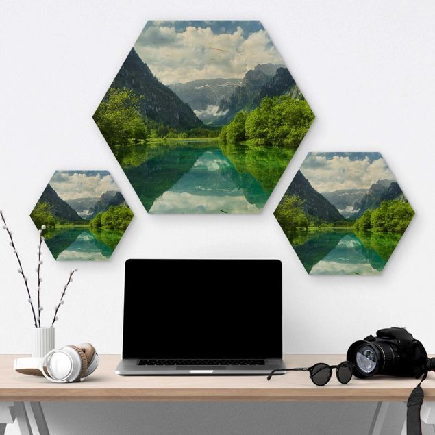 Obraz heksagonalny z drewna - Jezioro górskie z odbiciem