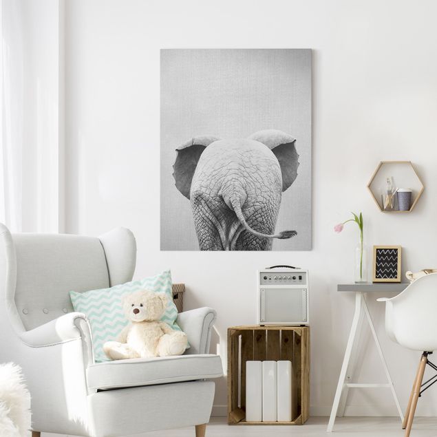 Obrazy do salonu nowoczesne Baby Elephant From Behind Black And White