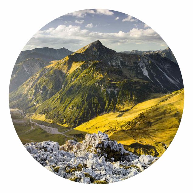 Tapeta zielona Góry i dolina w Alpach Lechtalskich w Tyrolu