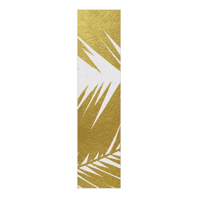 Domowe tekstylia Widok przez złote liście palmy