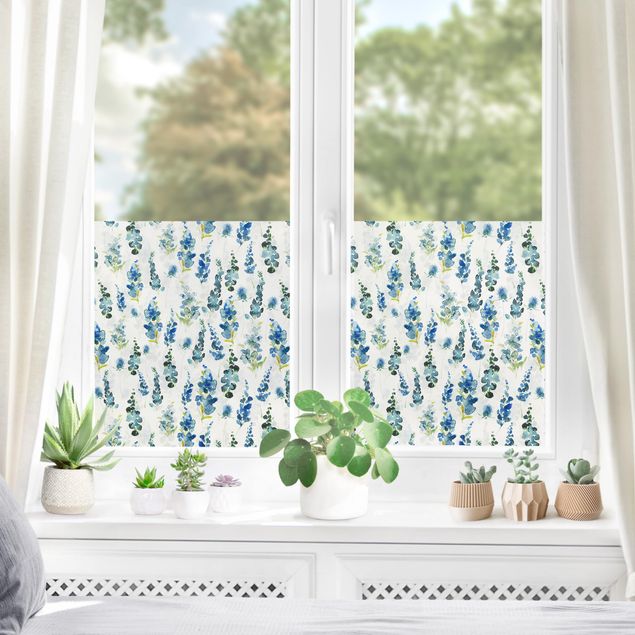 Folia okienna motywy Przepych kwiatów w kolorze niebieskim