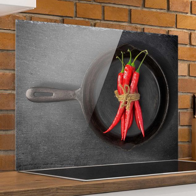 Dekoracja do kuchni Bundle Of Red Chillies In Frying Pan On Slate
