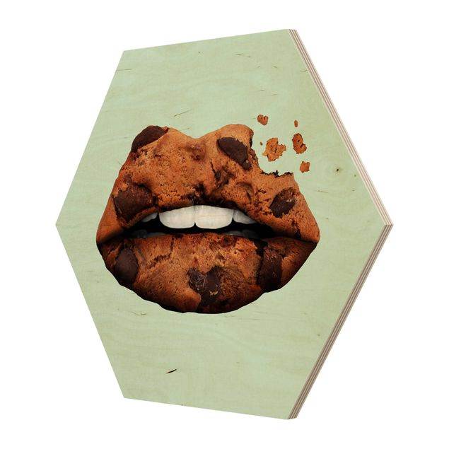 Obraz heksagonalny z drewna - Usta z herbatnikiem