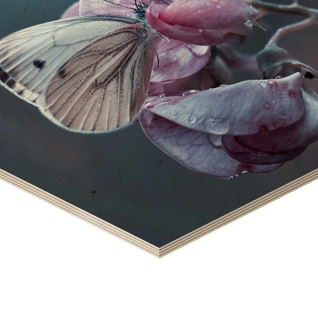 Obraz heksagonalny z drewna - Motyl w deszczu