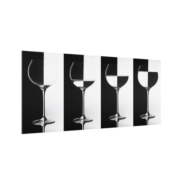 Panel szklany do kuchni - Kieliszki do wina czarne i białe