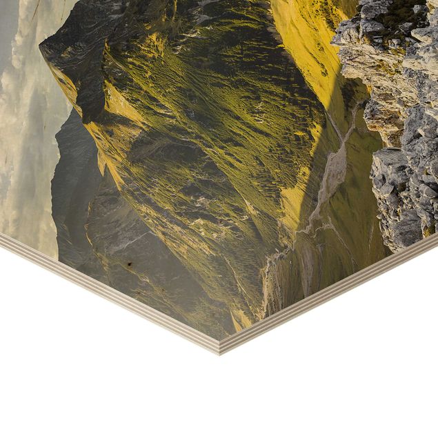 Obraz heksagonalny z drewna - Góry i dolina w Alpach Lechtalskich w Tyrolu