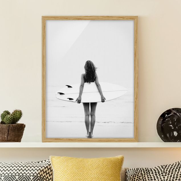 Obrazy w ramie krajobraz Chill Surfer Girl With Board