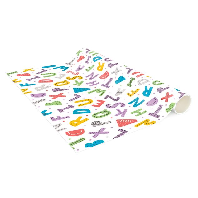 dywan nowoczesny Alfabet z serduszkami i kropkami w różnych kolorach