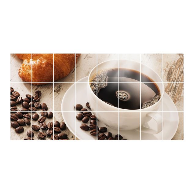 Naklejka na płytki - Parująca filiżanka do kawy z ziarnami kawy