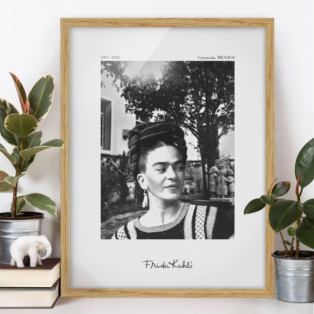 Obrazy w ramie artystyczny Frida Kahlo Photograph Portrait In The Garden