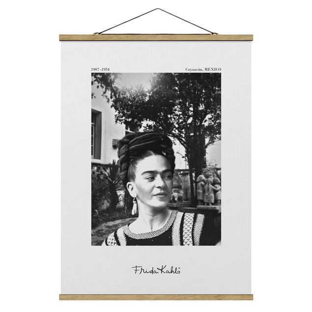 Czarno białe obrazy Frida Kahlo Photograph Portrait In The Garden