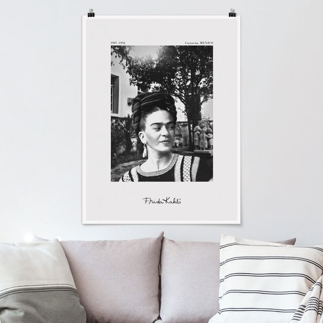 Nowoczesne obrazy do salonu Frida Kahlo Photograph Portrait In The Garden