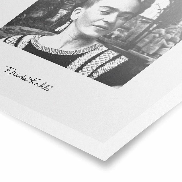 Czarno białe plakaty Frida Kahlo Photograph Portrait In The Garden