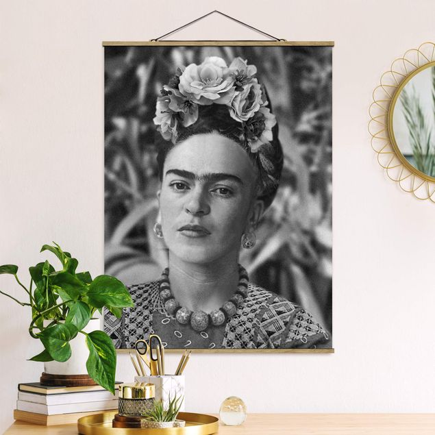 Obrazy do salonu nowoczesne Frida Kahlo Photograph Portrait With Flower Crown
