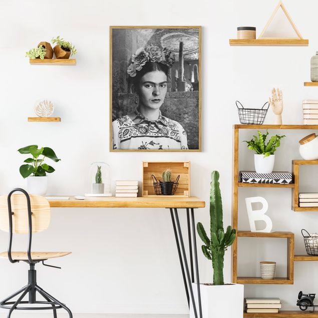 Obrazy do salonu nowoczesne Frida Kahlo Photograph Portrait With Cacti