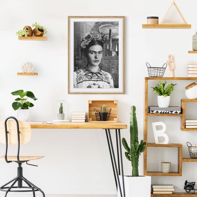 Obrazy do salonu nowoczesne Frida Kahlo Photograph Portrait With Cacti
