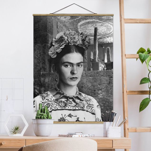 Nowoczesne obrazy do salonu Frida Kahlo Photograph Portrait With Cacti