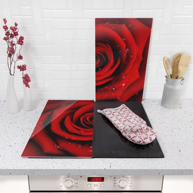 Szklana płyta ochronna na kuchenkę 2-częściowa - Róża czerwona z kroplami wody