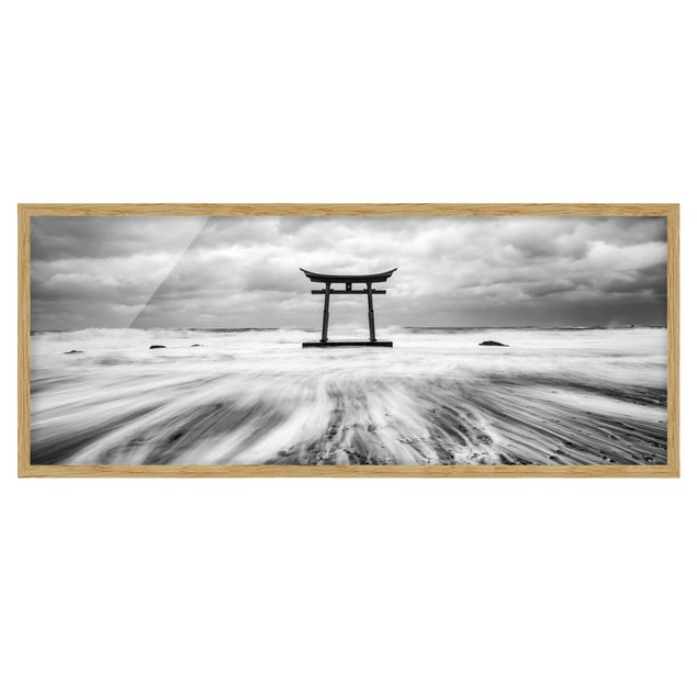 Obrazy w ramie do łazienki Japońskie torii w morzu