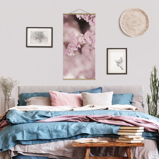 Nowoczesne obrazy do salonu Kwiat wiśni w fioletowym świetle