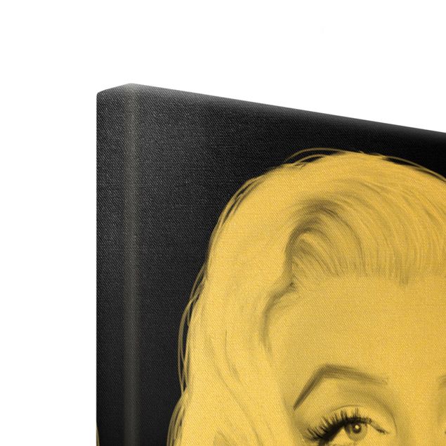 Czarno białe obrazy Marilyn z biżuterią na uszach