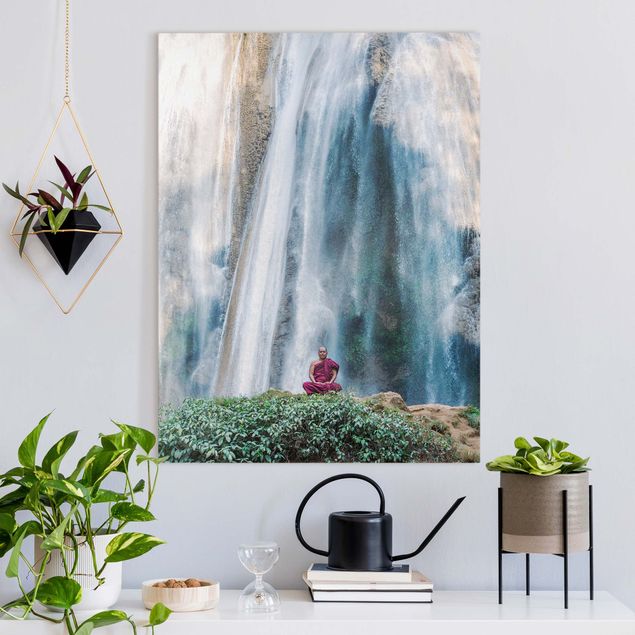 Obrazy do salonu nowoczesne Mnich przy wodospadzie