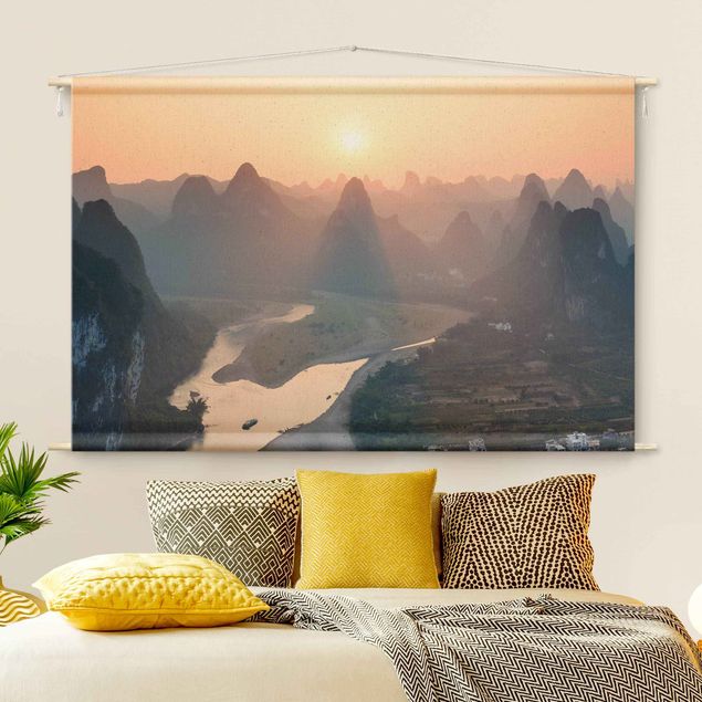 Nowoczesne obrazy do salonu Sunrise In Mountainous Landscape