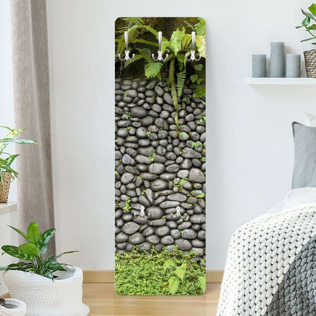 Garderoba Kamienny mur z roślinami