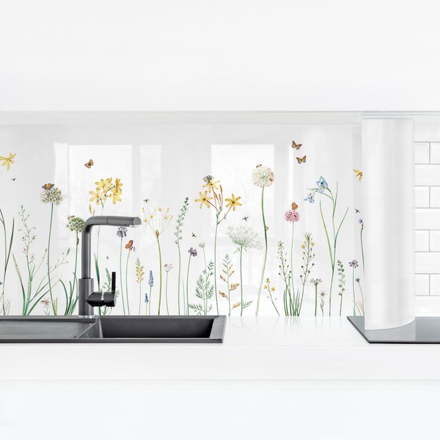 Panele szklane do kuchni Tańczące motyle na polnych kwiatach