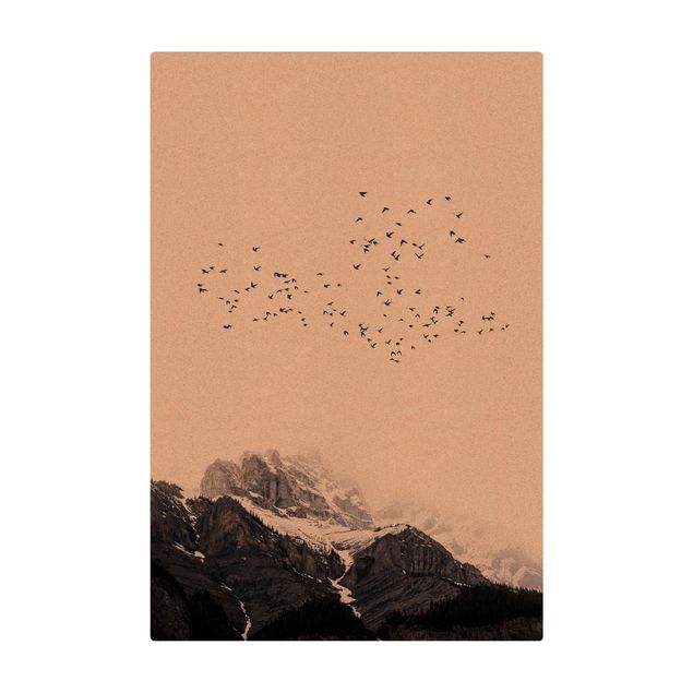 Mata korkowa - Stado ptaków na tle gór czarno-biały