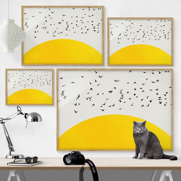 Obrazy w ramie do kuchni Stado ptaków na tle żółtego słońca