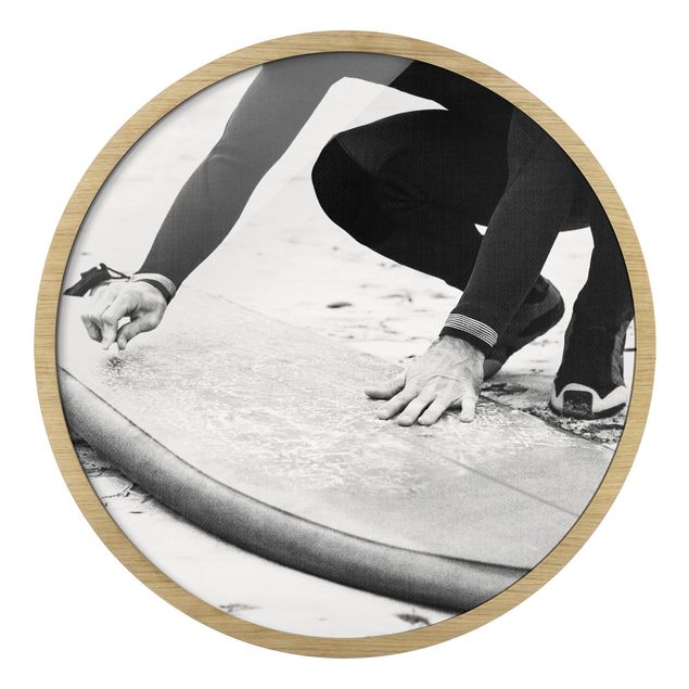 Obrazy do salonu nowoczesne Woskowanie deski surfingowej