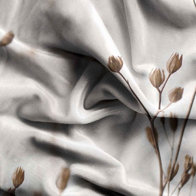 Domowe tekstylia Delikatne pąki na łodydze dzikiego kwiatu